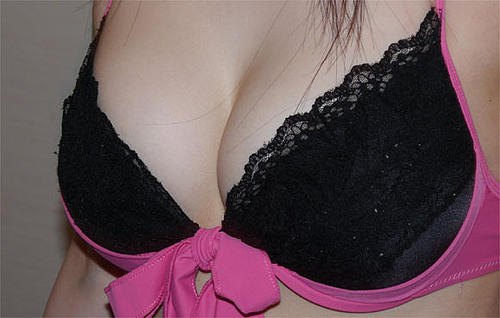 日本18禁PSV游戏《闪乱神乐》乳摇真人验证