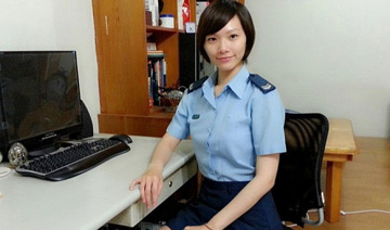 台湾空军下士变身电竞女神引男玩家追捧