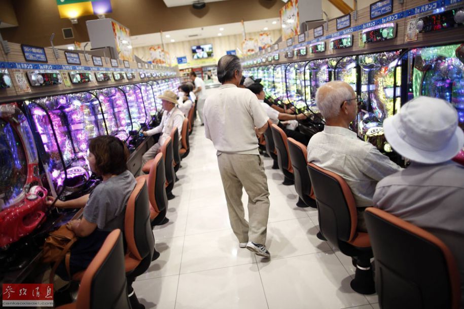 被手机游戏逼上绝路 日本弹珠机业日渐衰落