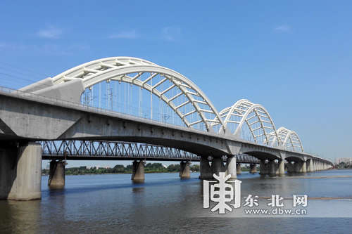 哈齐高铁预计8月8日通车 松花江特大桥创四项之最