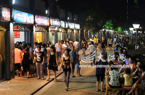 小吃街扫美食才是正经事 你都去过吗