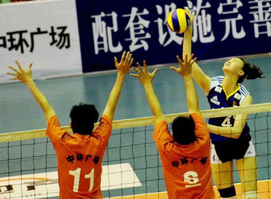 <em>排球</em>性别大战-<em>国家女排</em>0-3台山男排(组图)_体育