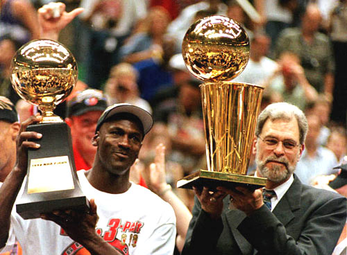 nba总决赛经典图片:乔丹洒热泪