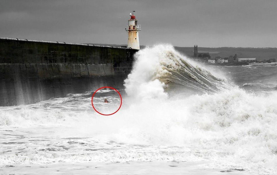 冲浪摄影师为拍海洋漩涡不幸丧命 死亡过程被纪录