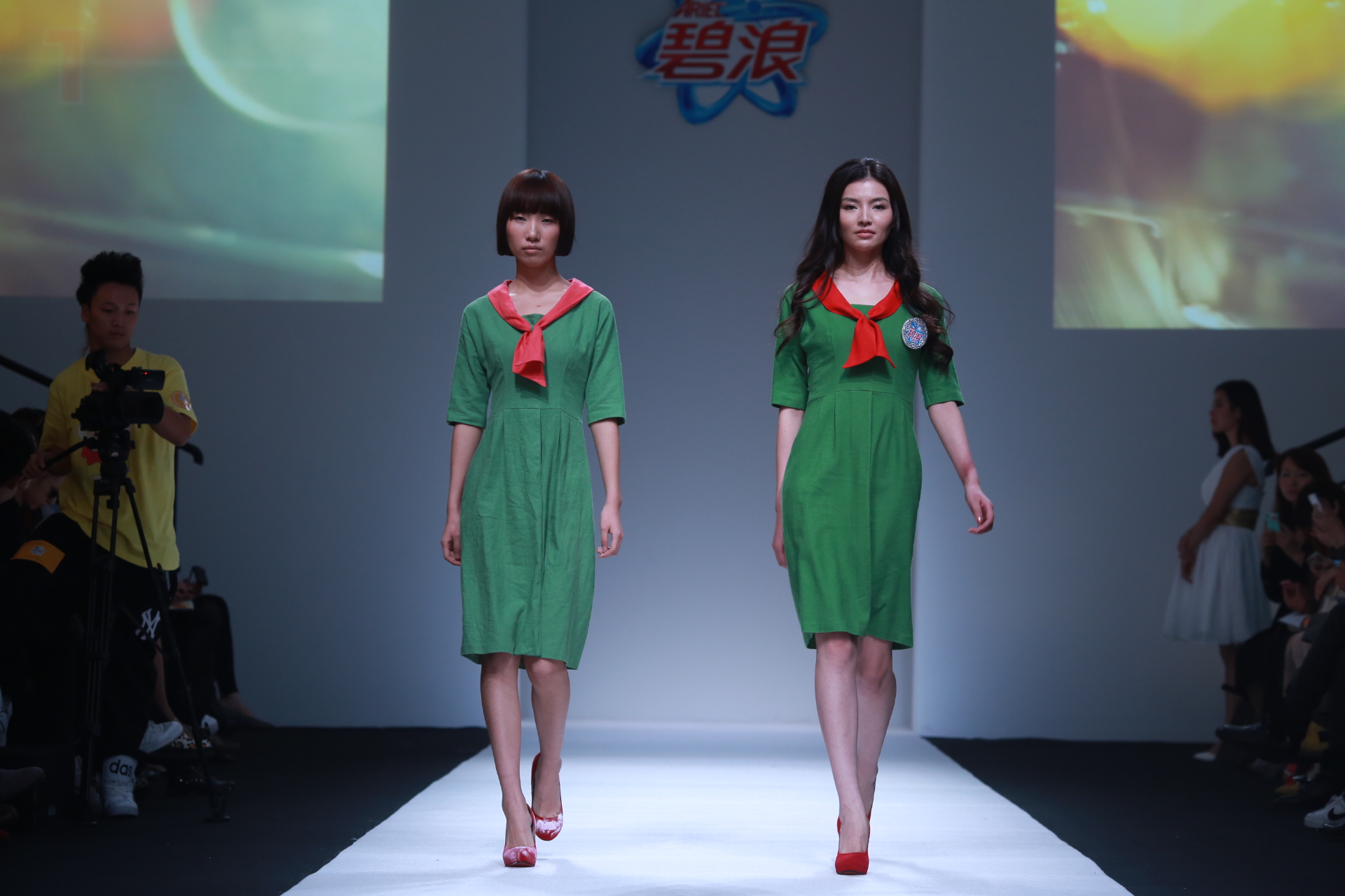北京时间10月18日，碧浪亮洁如新时装秀发布。
