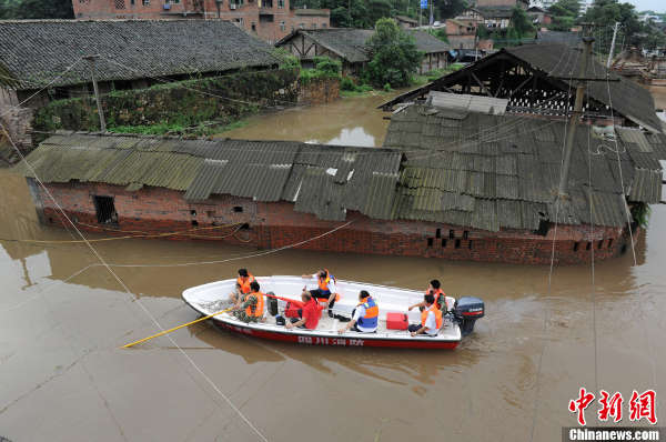 组图:川南多个城市遭洪水袭击 部分乡镇一片汪