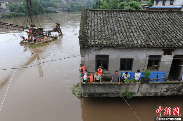 组图:川南多个城市遭洪水袭击 部分乡镇一片汪