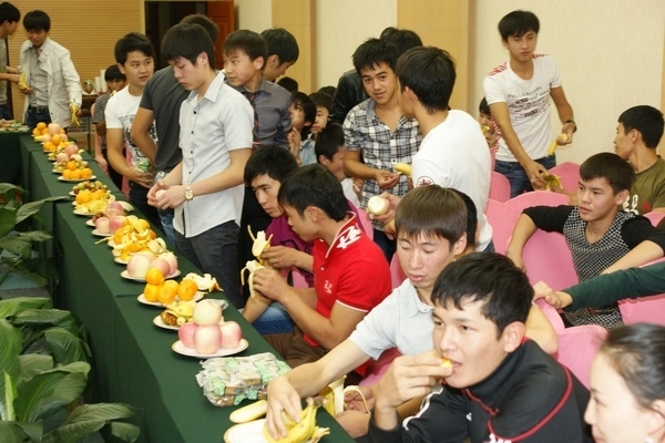 首届东干族<em>华侨</em>华人<em>子女</em>奖学金班开班_<em>教育</em>频