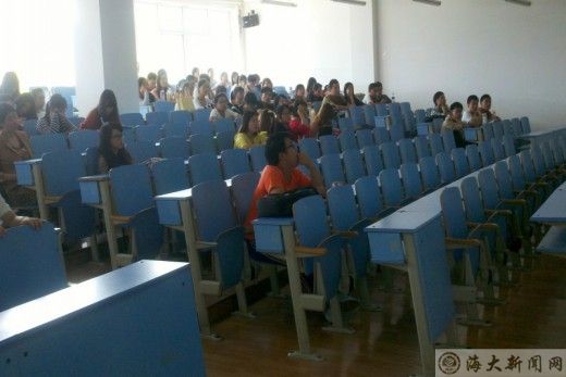 公共管理与人文学院2010中队召开国庆假期学