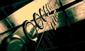 7楼乘 电梯 卡在6楼 12岁女孩 被困 半小时_辽宁