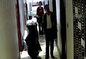 网曝山西审计官员开房视频 与红衣女暧昧亲昵