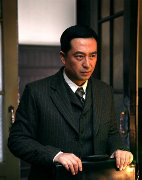 张嘉译荧屏自我PK 贪官特工政委轮上阵