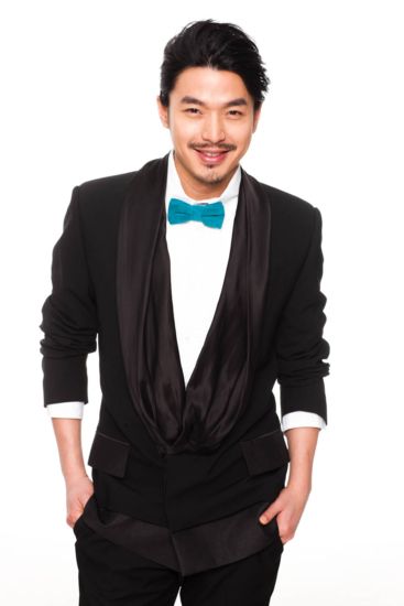 李威领衔《麻辣女友》 杀青在即难舍兄弟情