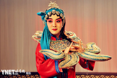 《丑角爸爸》完美收官 王晓晨诠释85后青衣