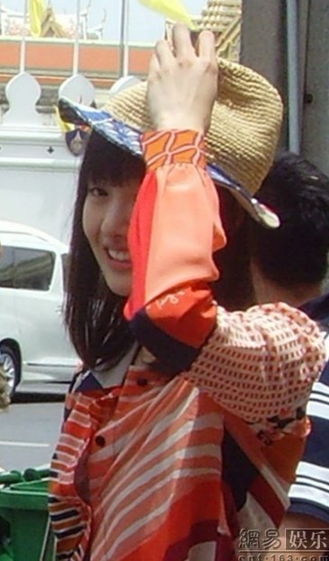 张翰郑爽同游泰国疑恋情曝光