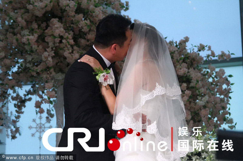 濮存昕<em>女儿</em>大婚:于丹<em>蓝天野</em>上台证婚 濮方与新