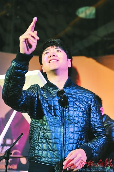 郎朗与百名琴童弹响新年乐曲_娱乐频道_凤凰