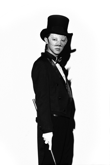 回音哥《居家男人》MV造型曝光 新歌受热捧