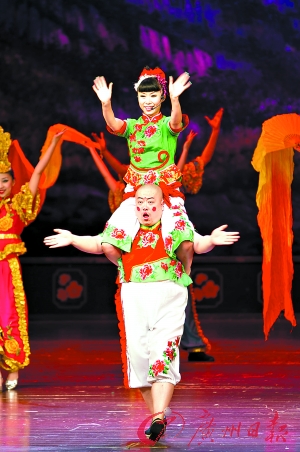 活泼幽默关东风情博满堂彩_二人转 桃李梅 斗