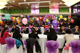 情人节临近，北京举办“爱情连连看”八分钟相亲活动，吸引二百余名青年和家长参加。
