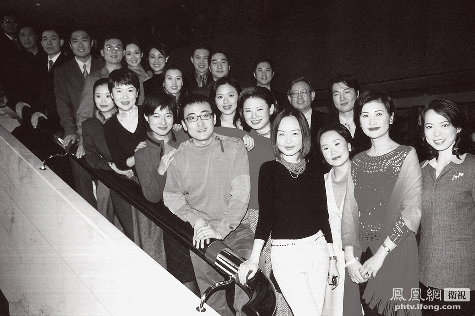 2001年凤凰资讯台“开播创世纪”看凤凰主播的成功和成长