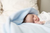孩子的睡眠时间较长时，睡眠的质量就多少会降低一些，容易睡得不踏实或者频繁醒来。但尽管如此，他们的学习成绩提高了，这是因为额外睡眠的时间增加要比睡眠质量的相对降低产生了更重要的影响。