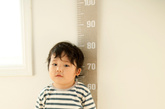 【1－3岁】平均每年约增长8－10厘米，至1岁时身高约为75厘米，2岁时约为85厘米，3岁时约为95厘米；