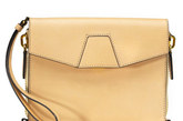 日前，Alexander Wang 2012秋冬系列包袋悉数登场。个性十足的华裔设计师Alexander Wang为今年秋天献上一系统硬朗线条的包袋。颜色方面，主要采用了深酒红、黑、深海蓝等深沉色系，与此同时，米白色的出现为今年秋天增添了一丝暖意。本季包袋设计与细节的把握让这个手袋系列魅力无限。