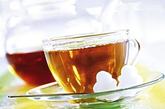坏习惯8：患溃疡病喝茶

有溃疡病的人是绝对不适宜喝茶的，因为茶叶中的咖啡因会促进胃酸分泌，升高胃酸浓度，诱发溃疡甚至穿孔，这样的后果是非常严重的，平常空腹喝茶就已经不利于肠胃了，如果肠胃还有溃疡的人更加不适合，喝茶不仅不养生，还绝对是一大伤害。
