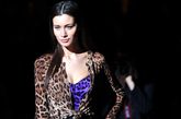 意大利女星Marica Pellegrini出席Dolce & Gabbana 品牌秀场，演绎“开场秀”。