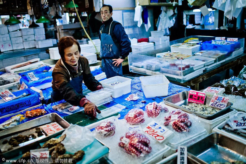 实拍东京世界最大海鲜市场 各类海鲜皆可见