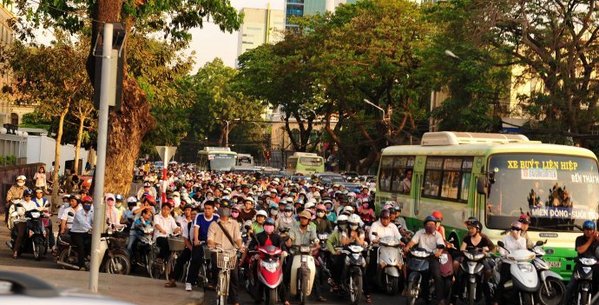 街拍越南美托 让人震撼的摩托车大军