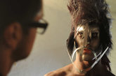 美国丹佛市的化妆艺术家Katelyn Simkins创作的旋转木马风格的人体彩绘作品成为丹佛时装周末（Denver Fashion Weekend）的焦点。人体绘画师和化妆艺术家在男性和女性的身体上大胆发挥，给他们画上斑马或彩裙式样的写实图画，唯美至极！