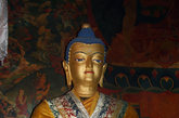 从松赞干布到赤松德赞时期，是藏传佛教早期艺术发展的一个重要历史阶段，尤其是桑耶寺的兴建，不但标志藏传佛教僧团的建立，同时也象征着藏传佛教真正的兴起。可以说，桑耶寺的修建将前弘期佛教推向了一个高潮，而藏传佛教艺术也正是在这一时期开始走向了本土化、民族化的进程。（文字来源：桑吉扎西  图片来源：凤凰网华人佛教  摄影：曹立君）