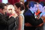 法国总统夫人爱大牌 与设计师太亲密被侧目