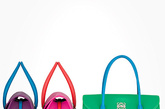 Loewe 2012早秋系列手袋以绚丽缤纷的蜜糖色点亮略显暗沉萧条的早秋季节。款式上，设计师选择在以往的经典款上加以改良，与包身不同色彩的皮革的混搭拼接增强了整款手袋的可看性，再配上可爱的彩色流苏吊坠以及品牌LOGO，使每一款手袋都完美体现出Loewe的不凡品质。 
