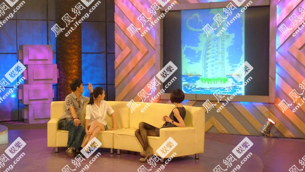 董洁潘粤明做客《鲁豫有约》现场甜蜜互动恩爱