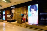 2012年4月25日，来自意大利的内衣奢侈品牌La Perla将欧洲顶级内衣带进了国际高端百货新光天地。