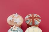 英国当地时间4月29日，英国威廉王子与夫人凯特·米德尔顿 (Kate Middleton) 举行了举世瞩目的王室婚礼，而现在一年时间过去了，英国人民还要心心念念地和王室Couple一起庆祝结婚周年纪念日！最近伦敦多家蛋糕店都纷纷推出了“Kate & Will”结婚一周年纪念纸杯蛋糕，民众是有多喜欢这对王室Couple，看看这些可爱的蛋糕就知道了！