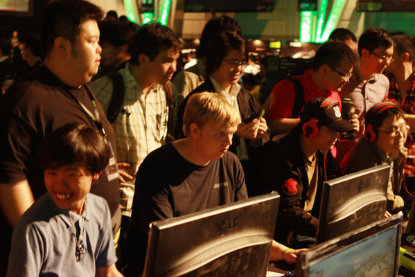 <em>御姐爆乳</em>渔网COS 美女高玩群英荟萃NGF_游