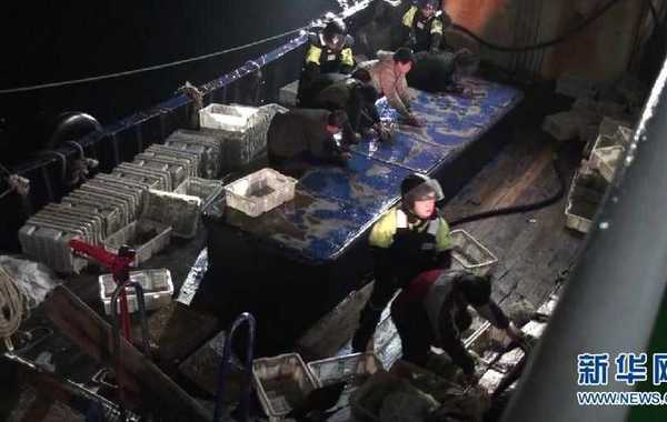 4月30日凌晨，韩国公务人员对中国渔船进行调查。韩国海洋警察厅方面30日向中国驻韩国光州总领事馆通报称，当天清晨，韩执法人员在新安郡黑山面西南方向海上对中国渔船登船调查时，双方发生冲突…