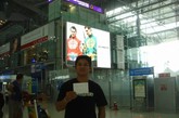泰国本地帅哥也来和利郎合照。