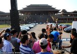 富二代俱乐部横店拍摄宣传片 场面堪比好莱坞大片