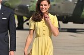 2011年7月7日， Kate身着一件黄色的真丝Jenny Packham连衣裙和最爱的LK Bennett裸色高跟鞋。 这两个颜色的搭配从视觉上十分温暖，很符合kate温柔的气质。 

