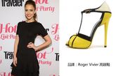 杰西卡·阿尔芭(Jessica Alba) 穿一双罗杰·维威耶(Roger Vivier)亮黄色高跟凉鞋，是整个黑色装扮中的亮点。