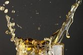 男人喝酒不伤身的技巧（资料图）

8.白酒、啤酒应注意

喝白酒时，要多喝白开水，以利于酒精尽快随尿排出体外；喝啤酒时，要勤上厕所；喝烈酒时最好加冰块。

