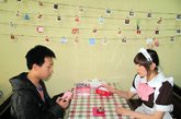 女仆餐厅：源自日本动漫中的女仆文化，在日本，这类餐厅基本也是服务于ACG(动漫、动画、GAL游戏爱好者)迷们，除了进门叫一声“主人”、为客人端茶外，穿着欧式传统女仆服装的女服务员还会提供陪客人打牌、玩游戏等服务。