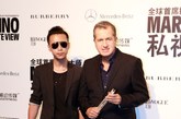 2012年6月7日，北京 -  备受瞩目的《马里奥•特斯蒂诺：私视角》摄影作品展于昨日在北京今日美术馆拉开了帷幕。由博柏利(Burberry)首席创意总监 克里斯托弗•贝利（Christopher Bailey）和《Vogue服饰与美容》编辑总监张宇（Angelica）共同主持的开幕晚会也于昨晚在今日美术馆盛大举办。著名时尚达人韩火火（左）和摄影大师马里奥特斯蒂诺(Mario Testino)。

