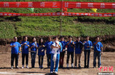 6月7日下午，成龙携龙家族全体成员、成龙基金会、CCTV电影频道有关方面人员赴甘肃岷县雹洪灾区，成龙一行为岷县瓦结村侨心小学的210名学生和附近村民们演唱了《真心英雄》《国家》等歌曲。

