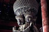 隆兴寺的最后一座建筑—明代毗卢殿。 现殿内供奉有明铸铜质毗卢佛像。佛像设计精巧，造型独特，共三层，铸有一千个莲瓣，1072尊佛像。（图片来源：凤凰网华人佛教  摄影：陈志安）